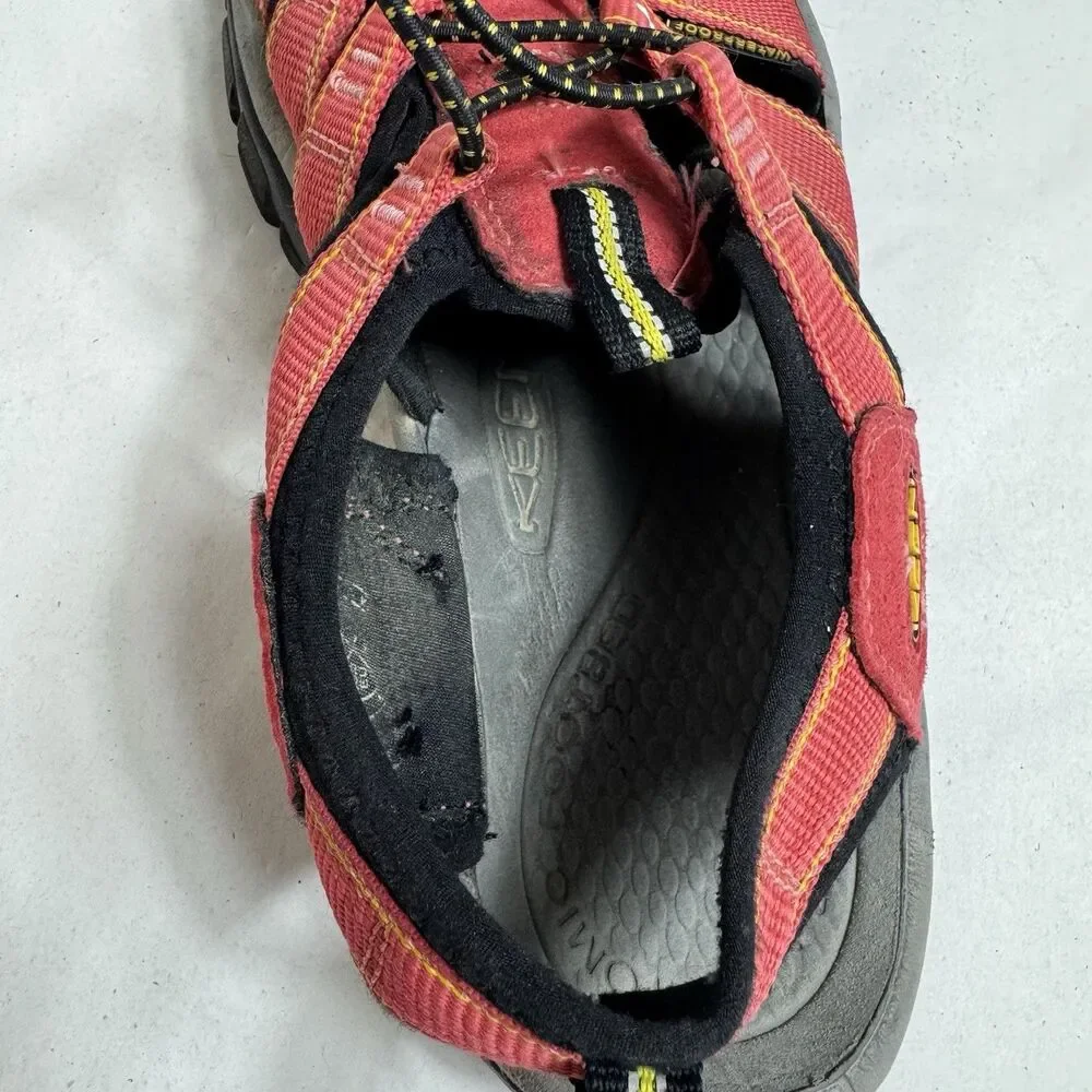 Keen Newport H2 Sandals Shoes Women's 9 Red Casual Comfort Waterproof Hiking